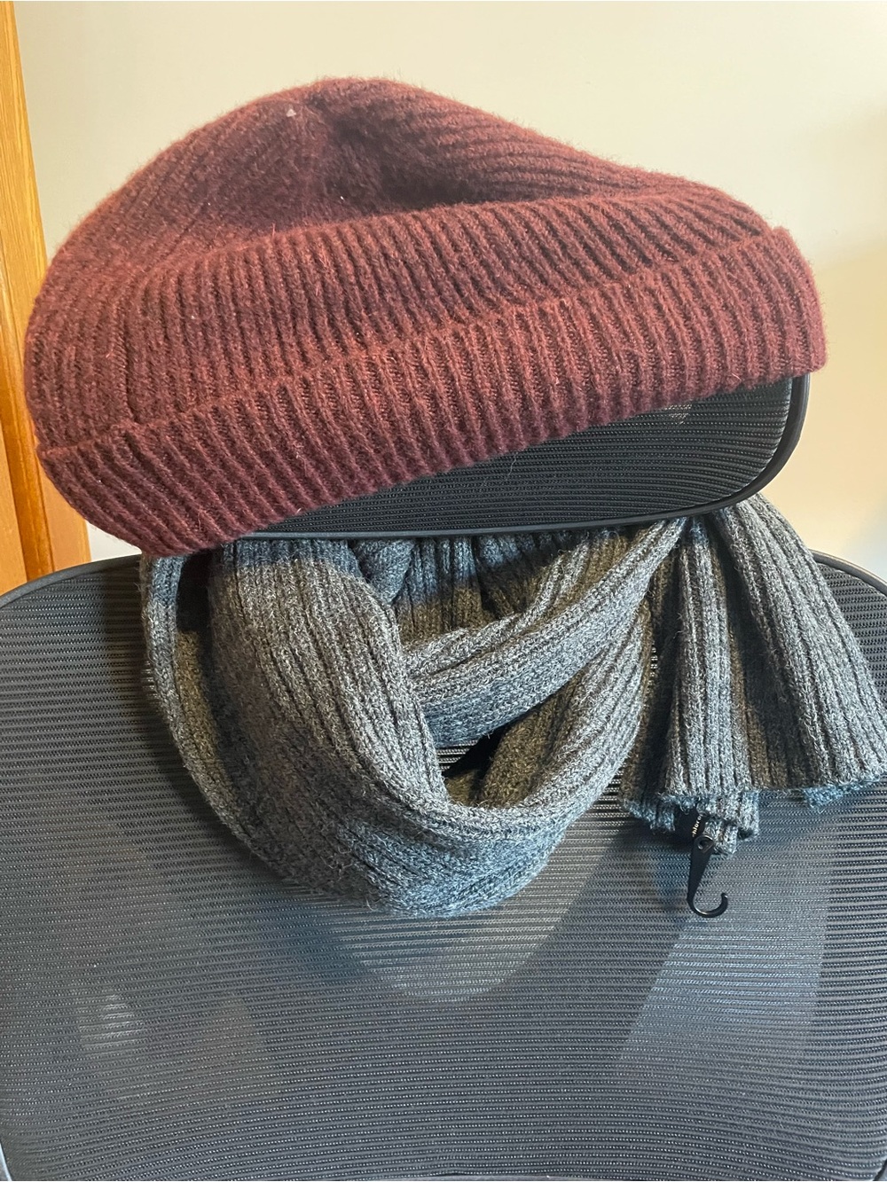 NWT Winter Bundle 2-for-1! Chlorophylle Merino Wool Scarf & Pull&Bear Beanie Set